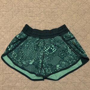 Lululemon Tracker Short IV - Pretty Lace Bali Breeze / Alberta Lake